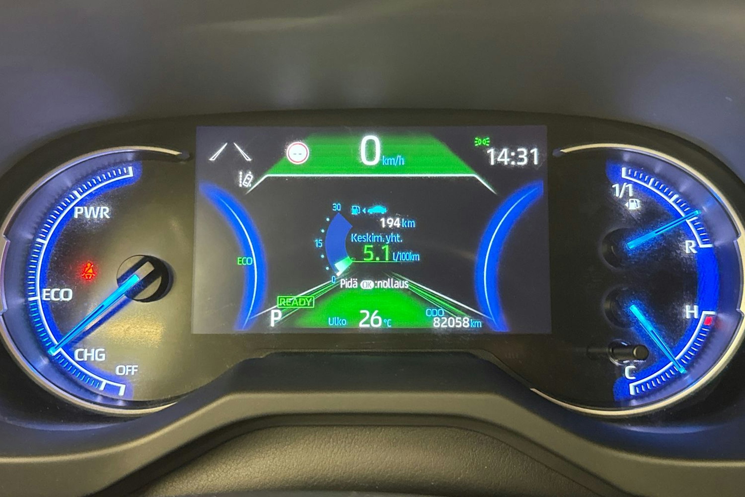 valkoinen Toyota RAV4 2019 kuva 17.