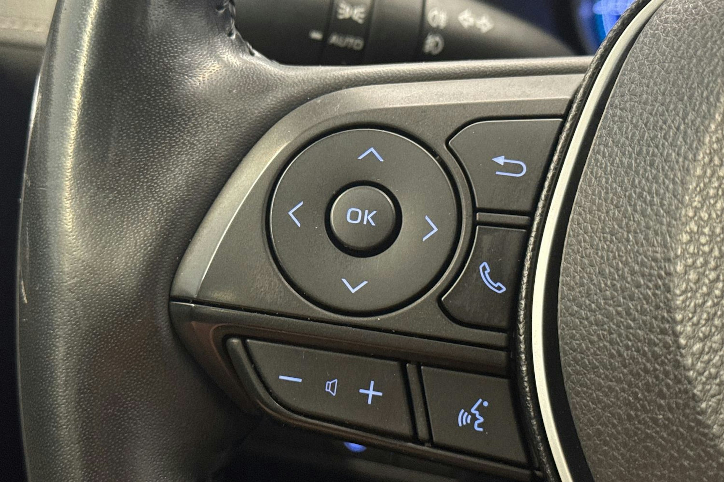 valkoinen Toyota RAV4 2019 kuva 19.