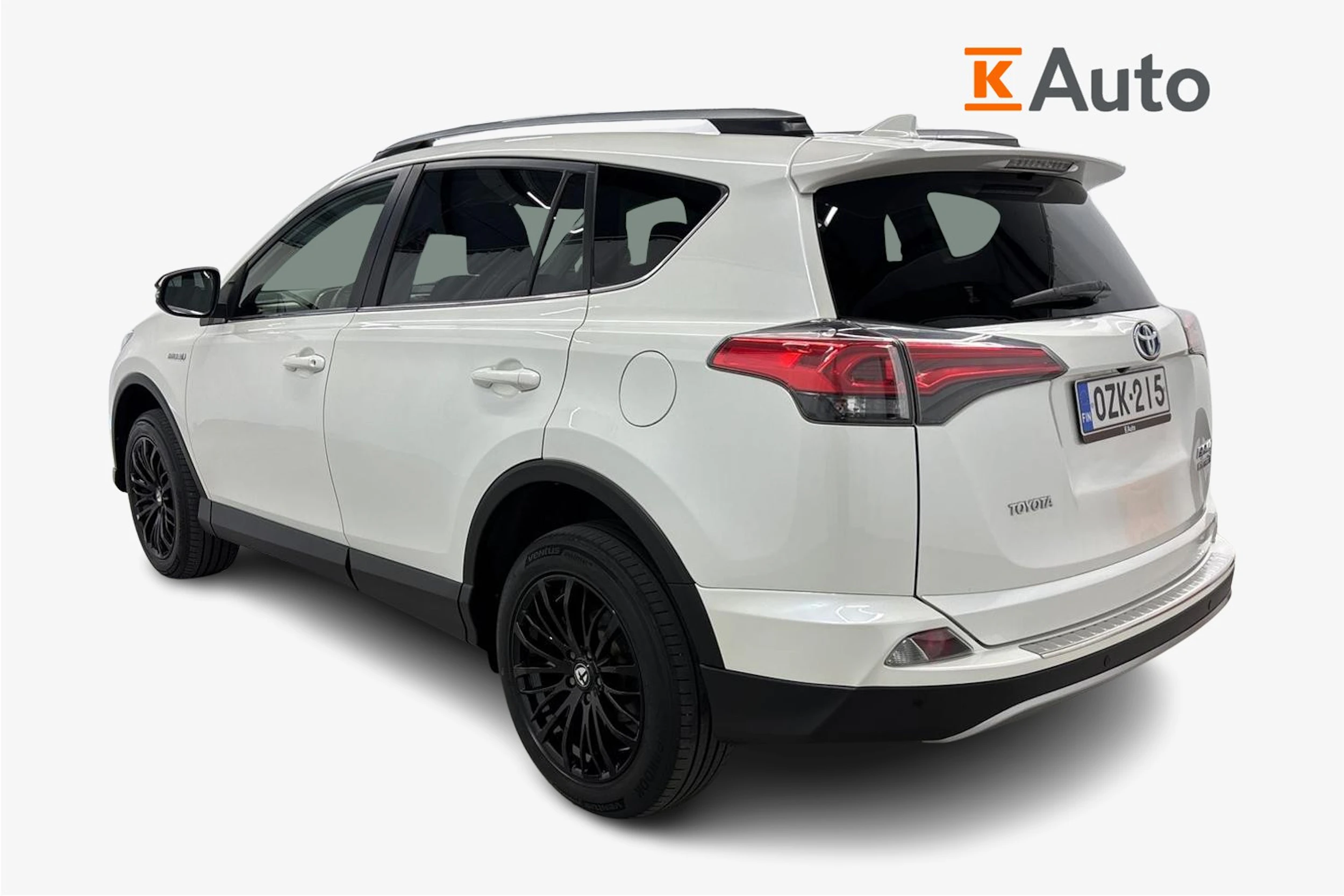 valkoinen Toyota RAV4 2019 kuva 2.