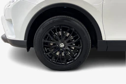 valkoinen Toyota RAV4 2019 kuva 9.
