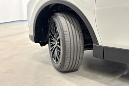 valkoinen Toyota RAV4 2019 kuva 10.