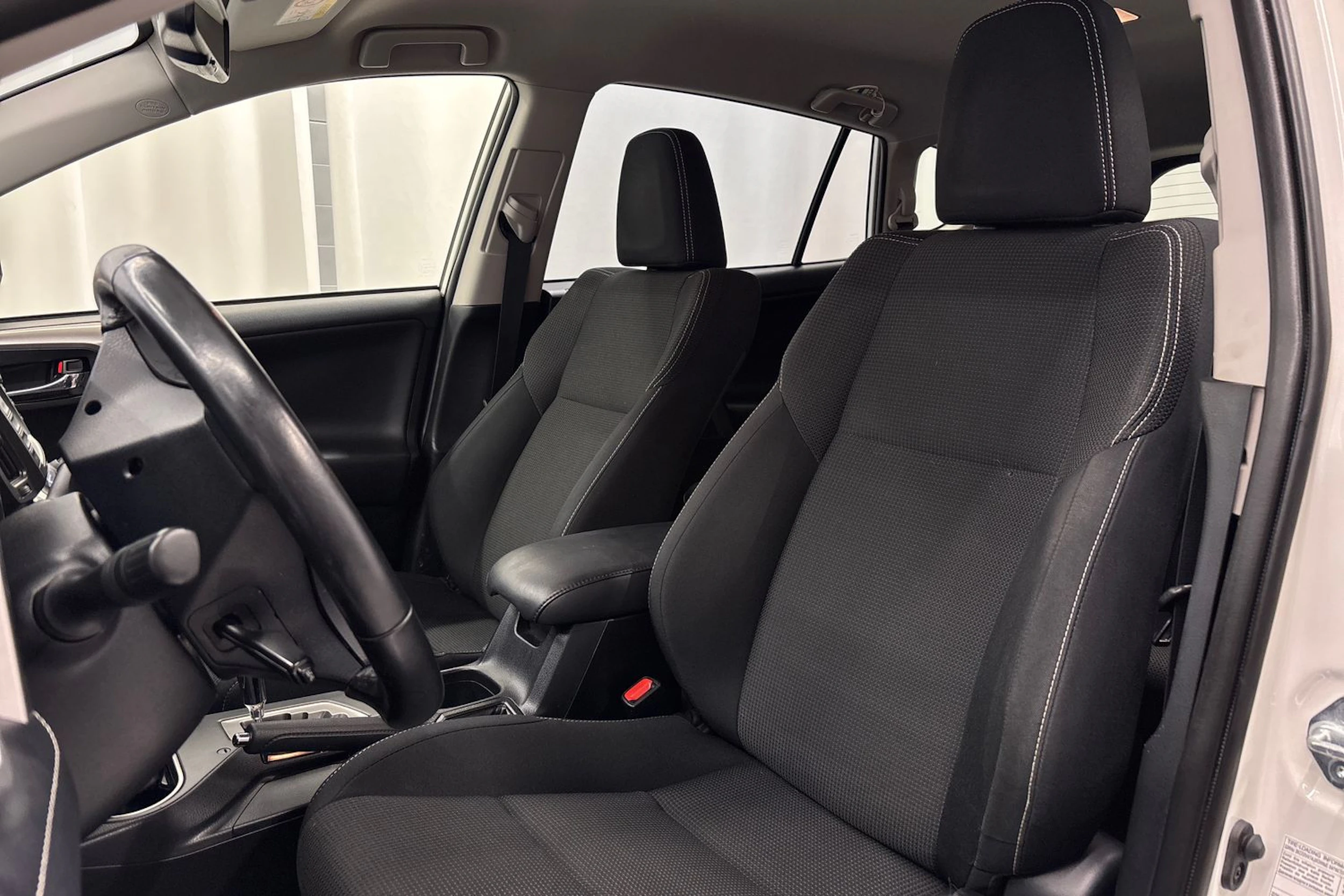 valkoinen Toyota RAV4 2019 kuva 11.