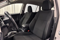 valkoinen Toyota RAV4 2019 kuva 11.