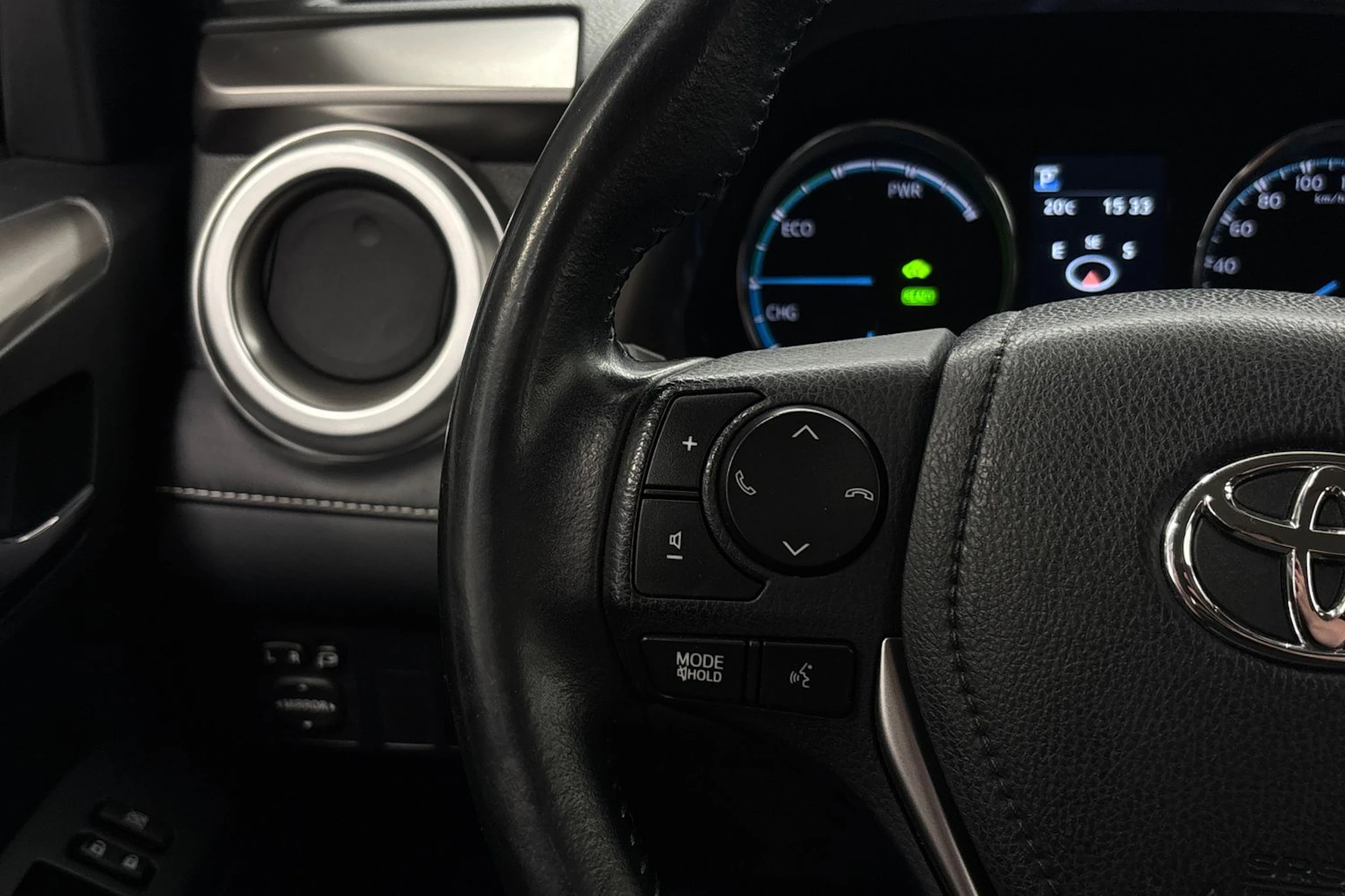 valkoinen Toyota RAV4 2019 kuva 13.