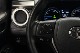valkoinen Toyota RAV4 2019 kuva 13.
