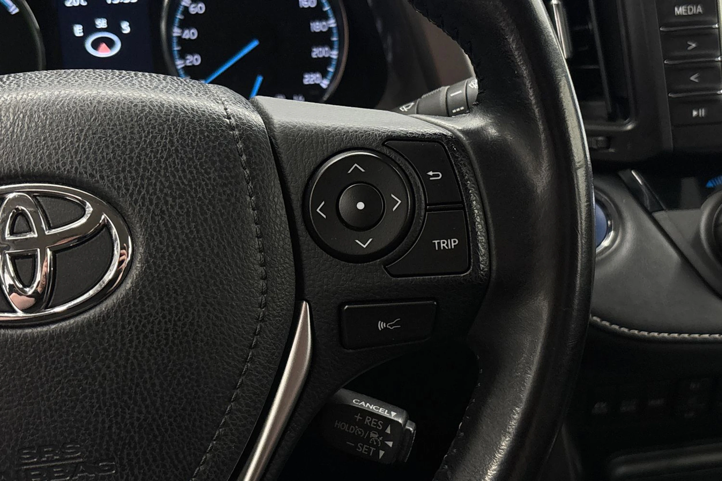 valkoinen Toyota RAV4 2019 kuva 14.