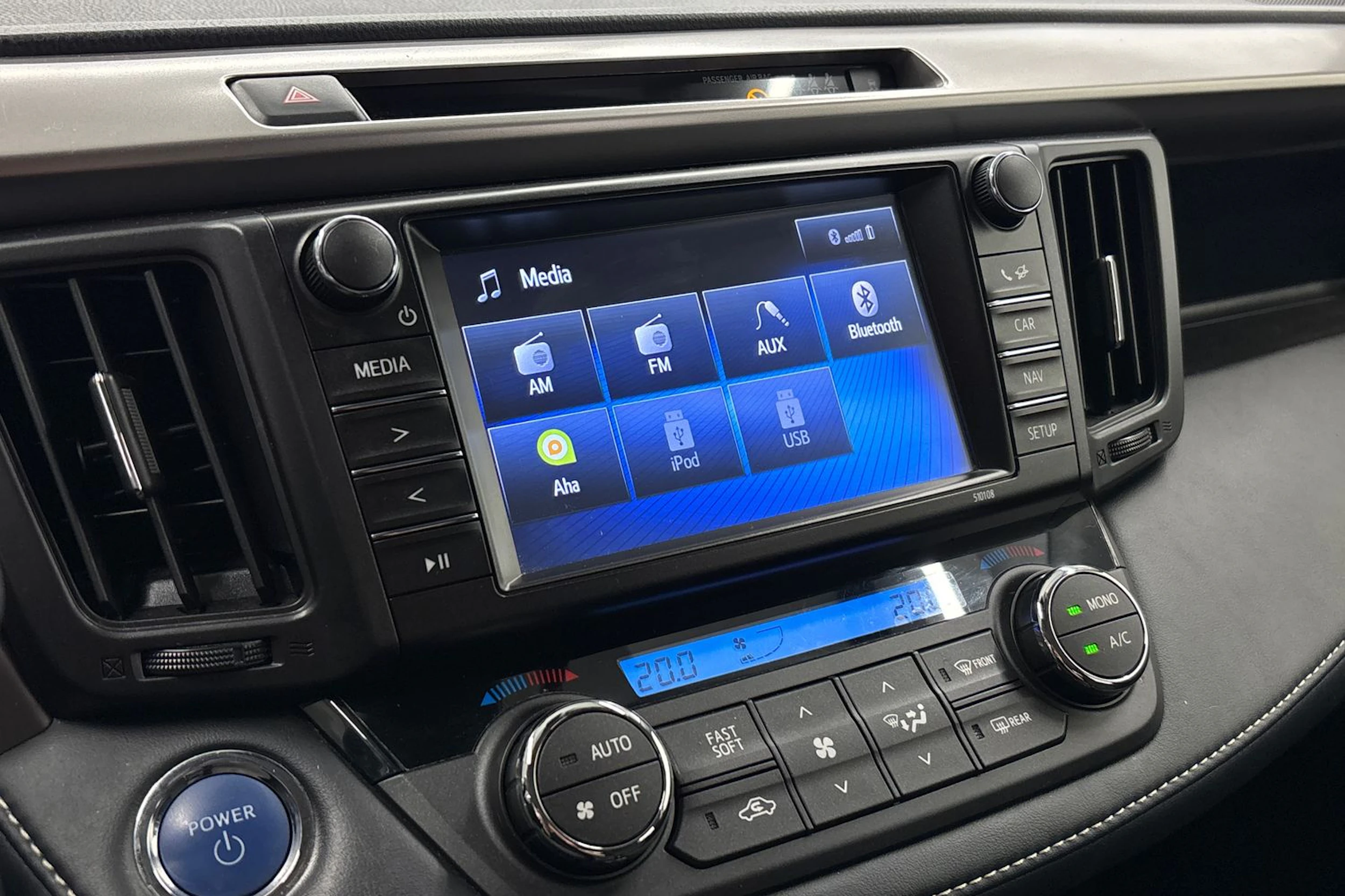 valkoinen Toyota RAV4 2019 kuva 17.