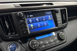 valkoinen Toyota RAV4 2019 kuva 17.