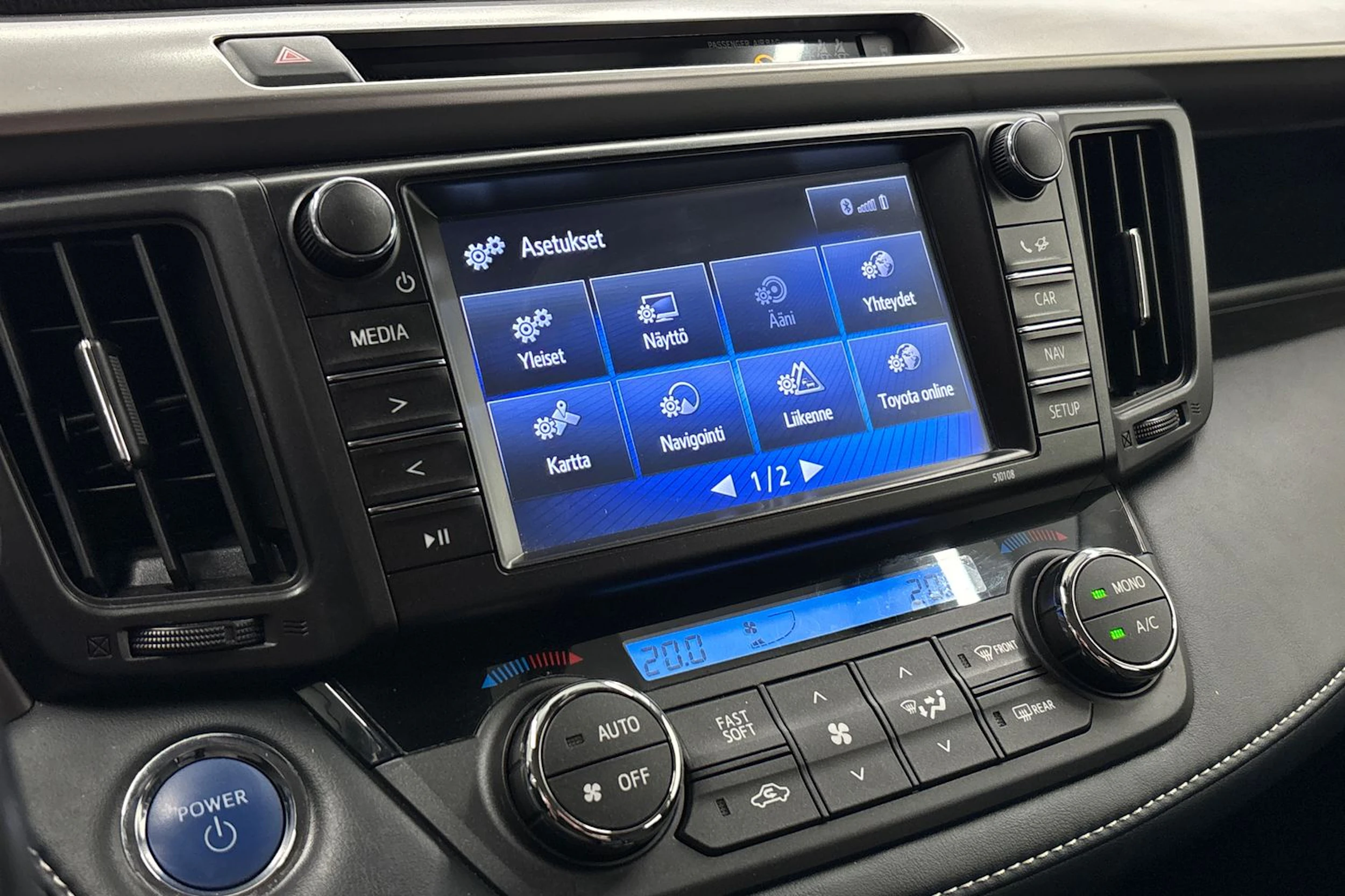 valkoinen Toyota RAV4 2019 kuva 18.
