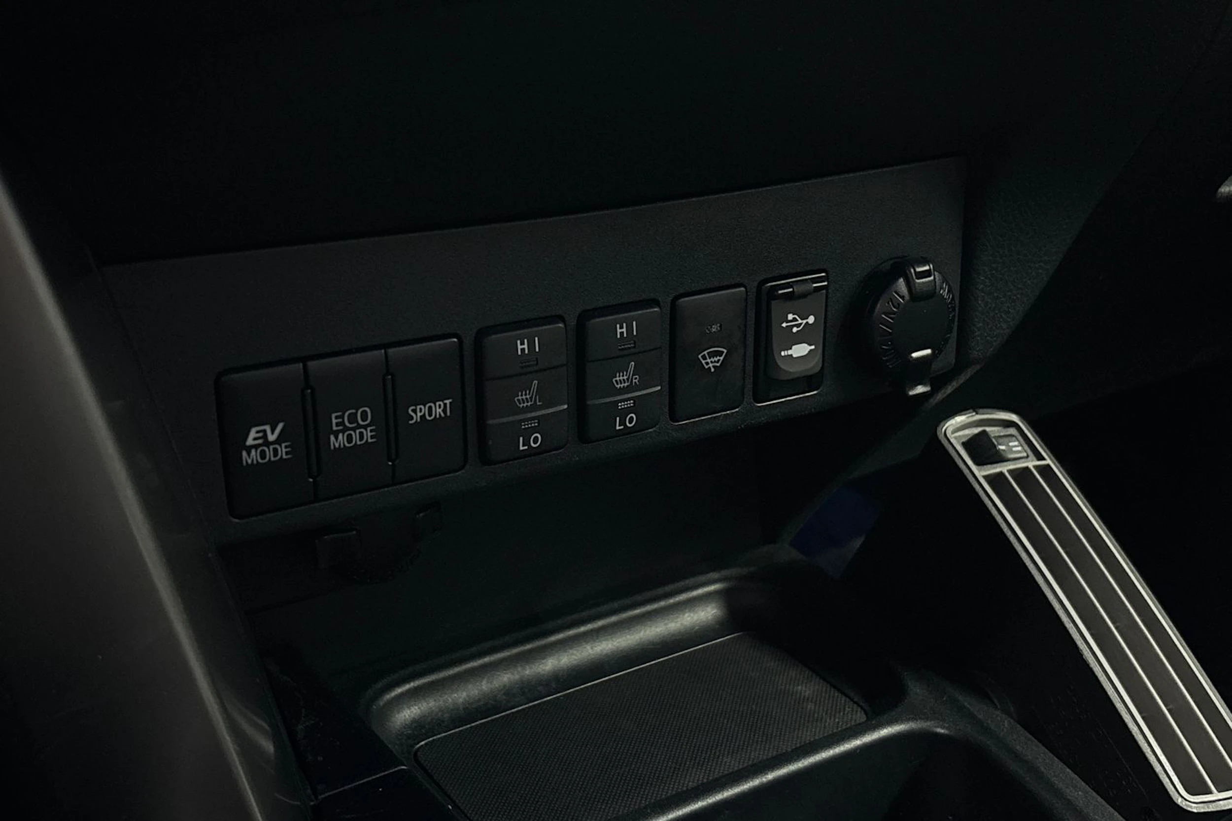 valkoinen Toyota RAV4 2019 kuva 19.