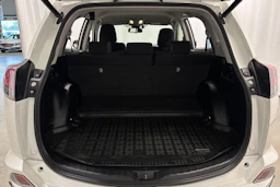 valkoinen Toyota RAV4 2019 kuva 20.