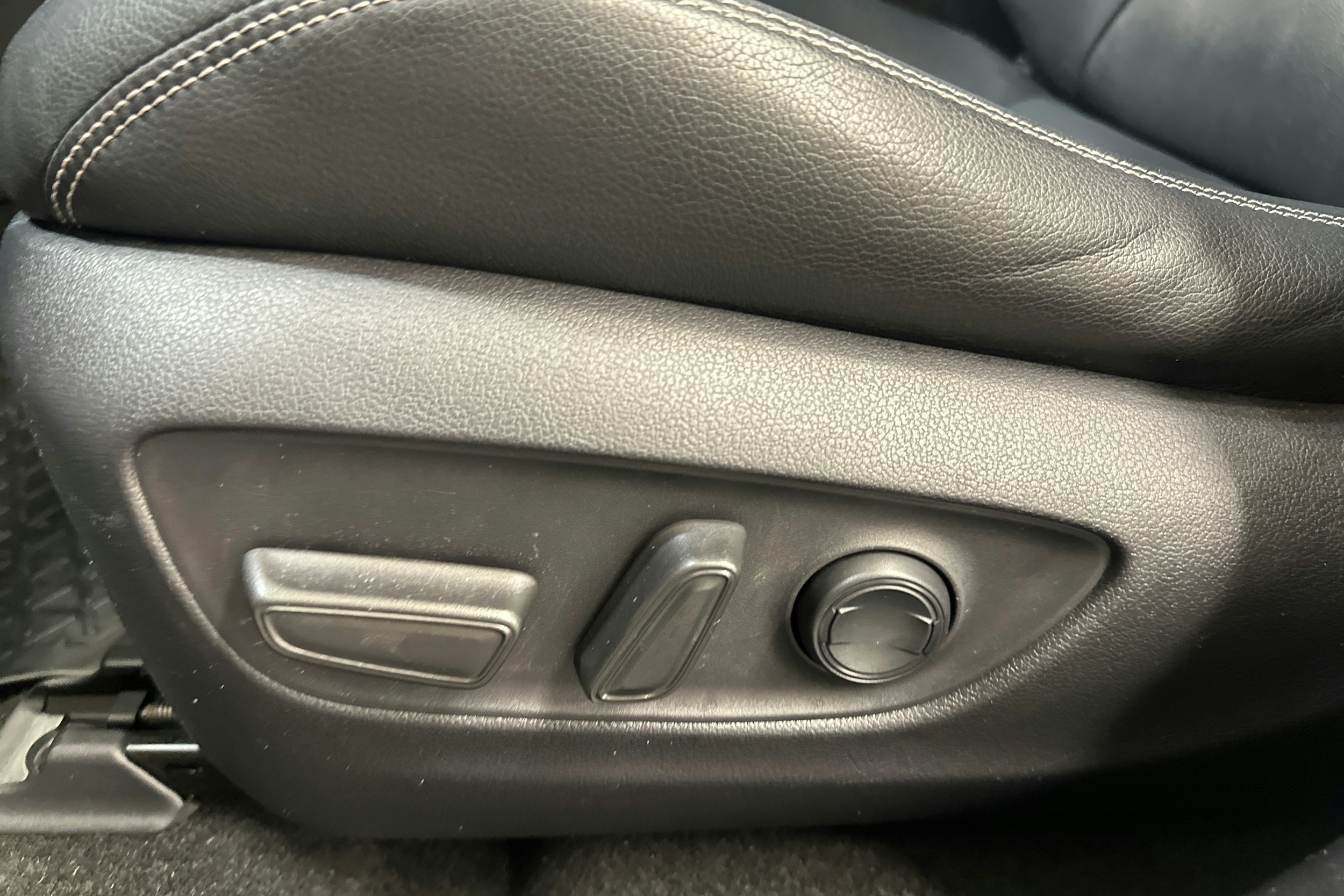 Hopea Toyota RAV4 2019 kuva 16.