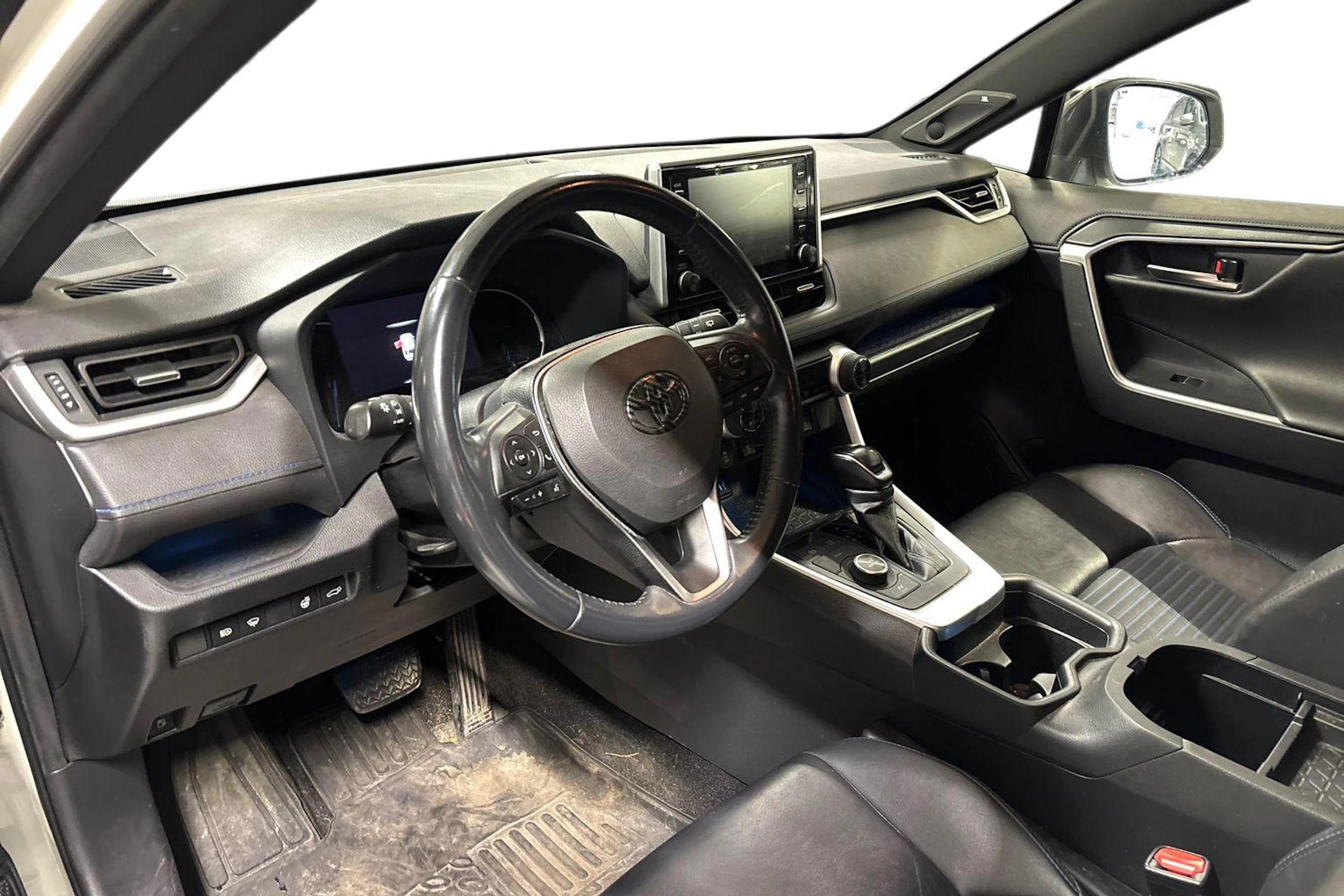 valkoinen Toyota RAV4 2019 kuva 3.