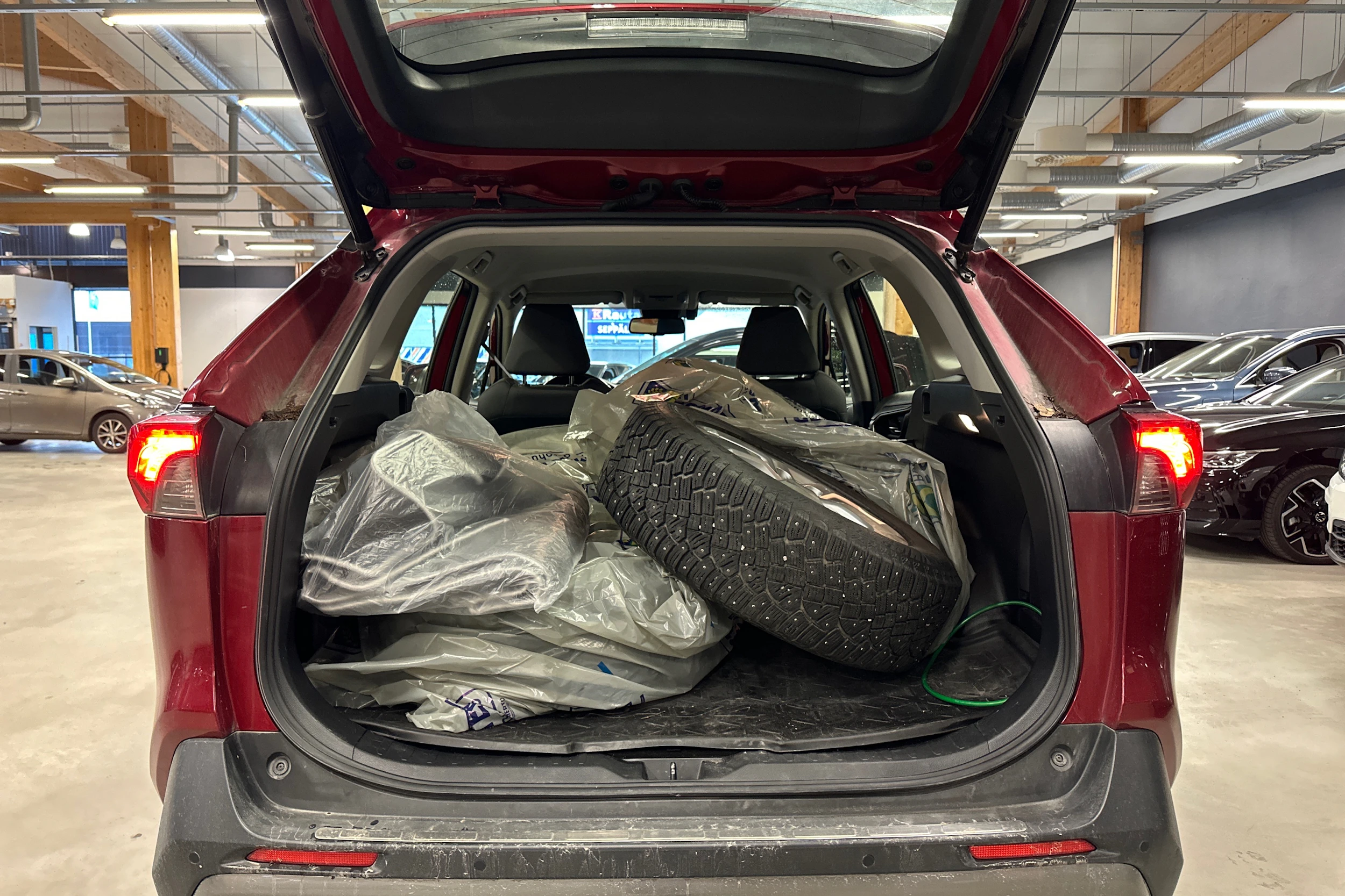met. punainen Toyota RAV4 2019 kuva 10.