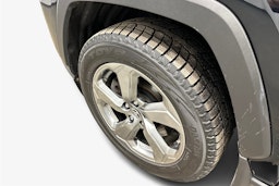 musta Toyota RAV4 2020 kuva 11.