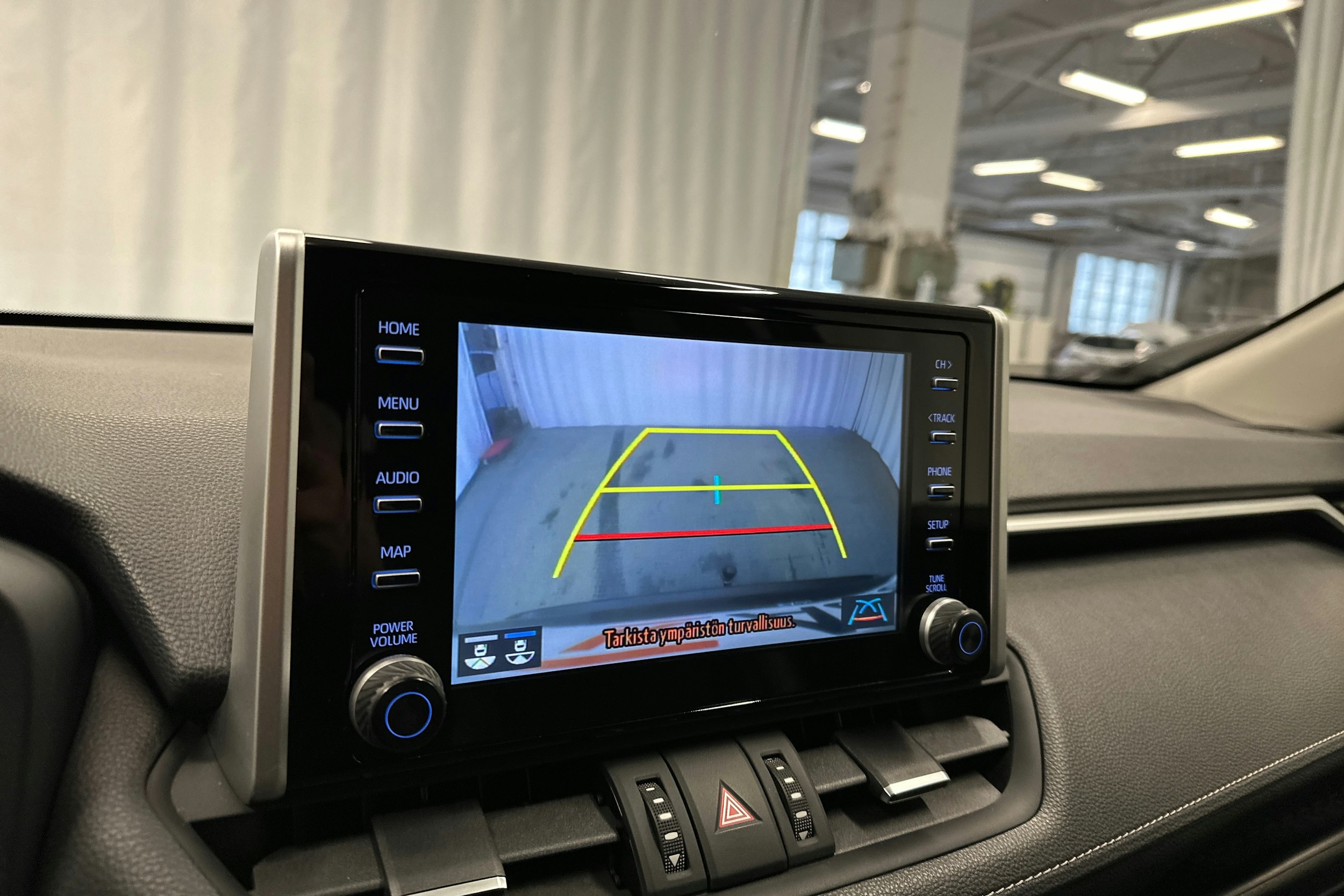 musta Toyota RAV4 2020 kuva 19.