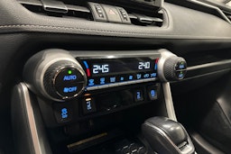 musta Toyota RAV4 2020 kuva 21.