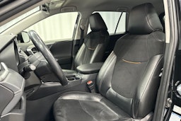 musta Toyota RAV4 2020 kuva 23.