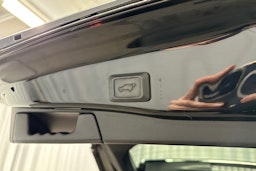 musta Toyota RAV4 2020 kuva 25.