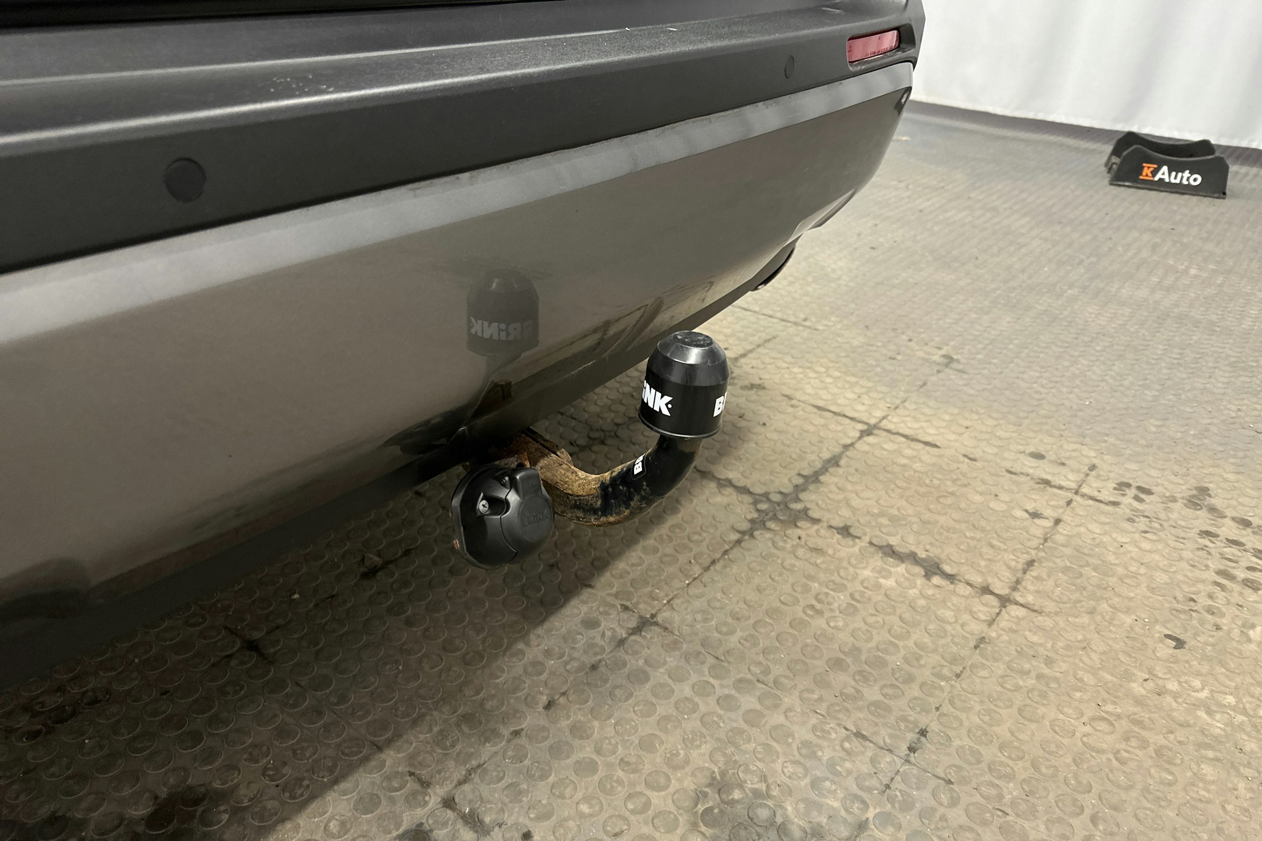 musta Toyota RAV4 2020 kuva 26.