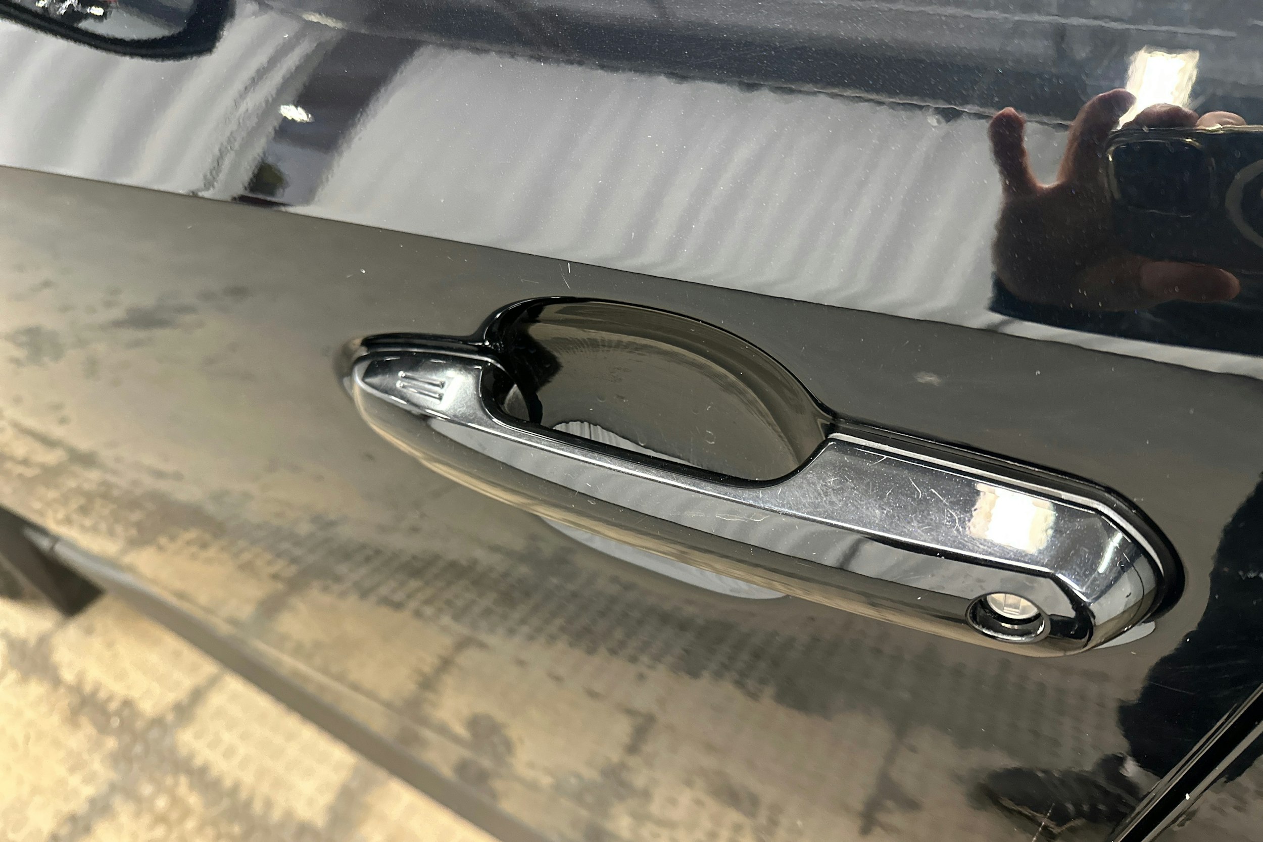 musta Toyota RAV4 2020 kuva 27.