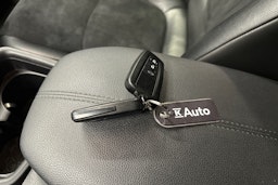 musta Toyota RAV4 2020 kuva 28.