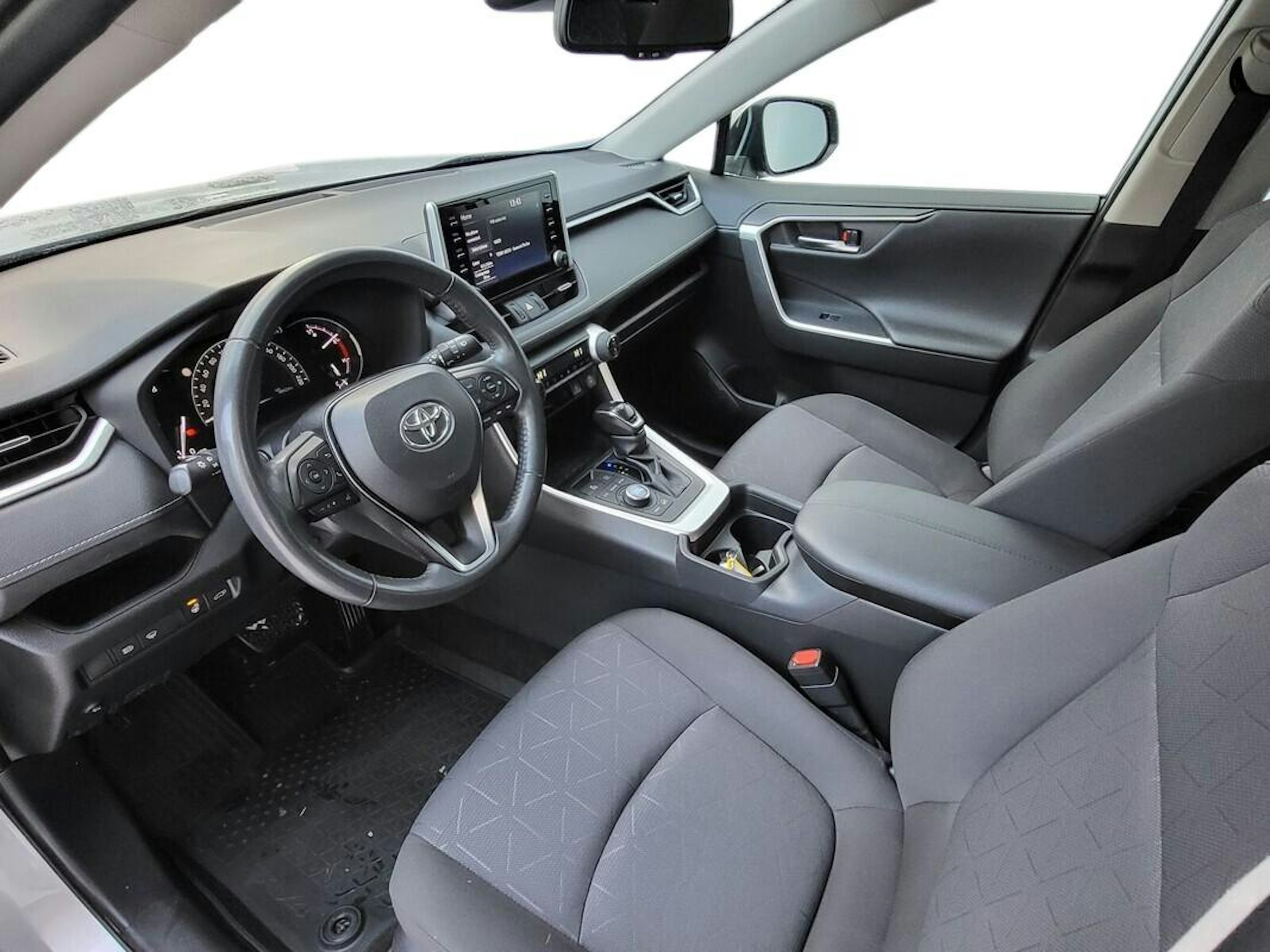 harmaa Toyota RAV4 2020 kuva 3.