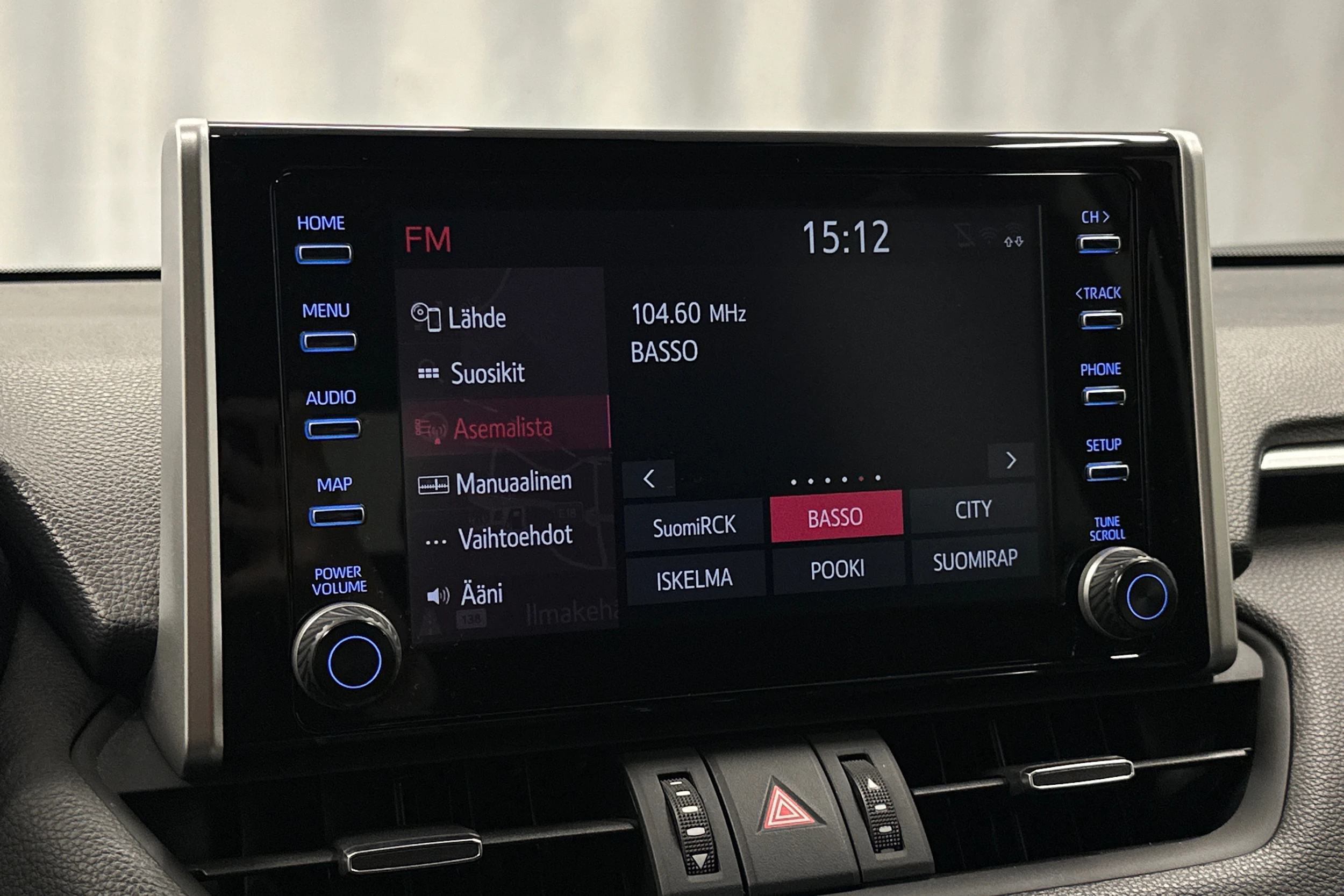 punainen Toyota RAV4 2020 kuva 19.