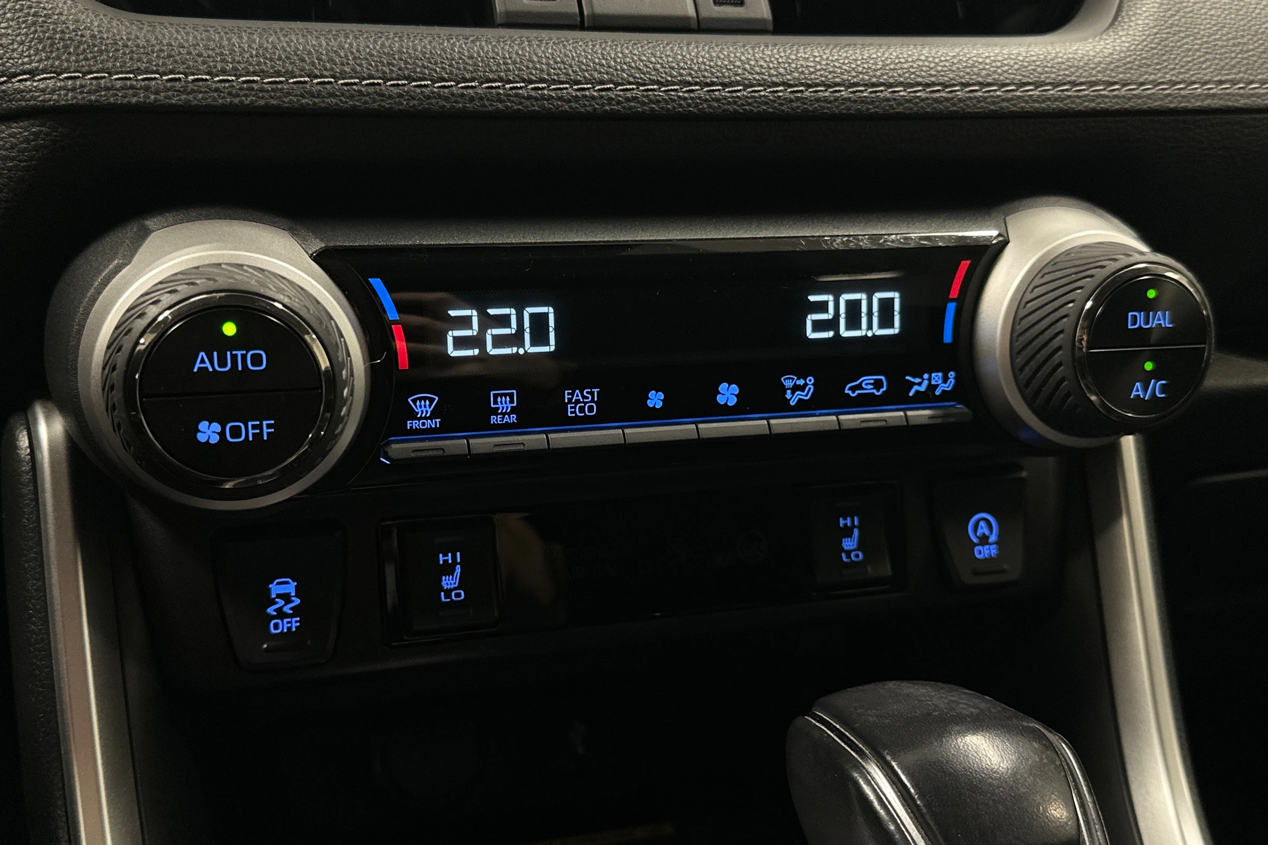 punainen Toyota RAV4 2020 kuva 23.