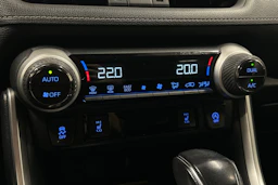 punainen Toyota RAV4 2020 kuva 23.