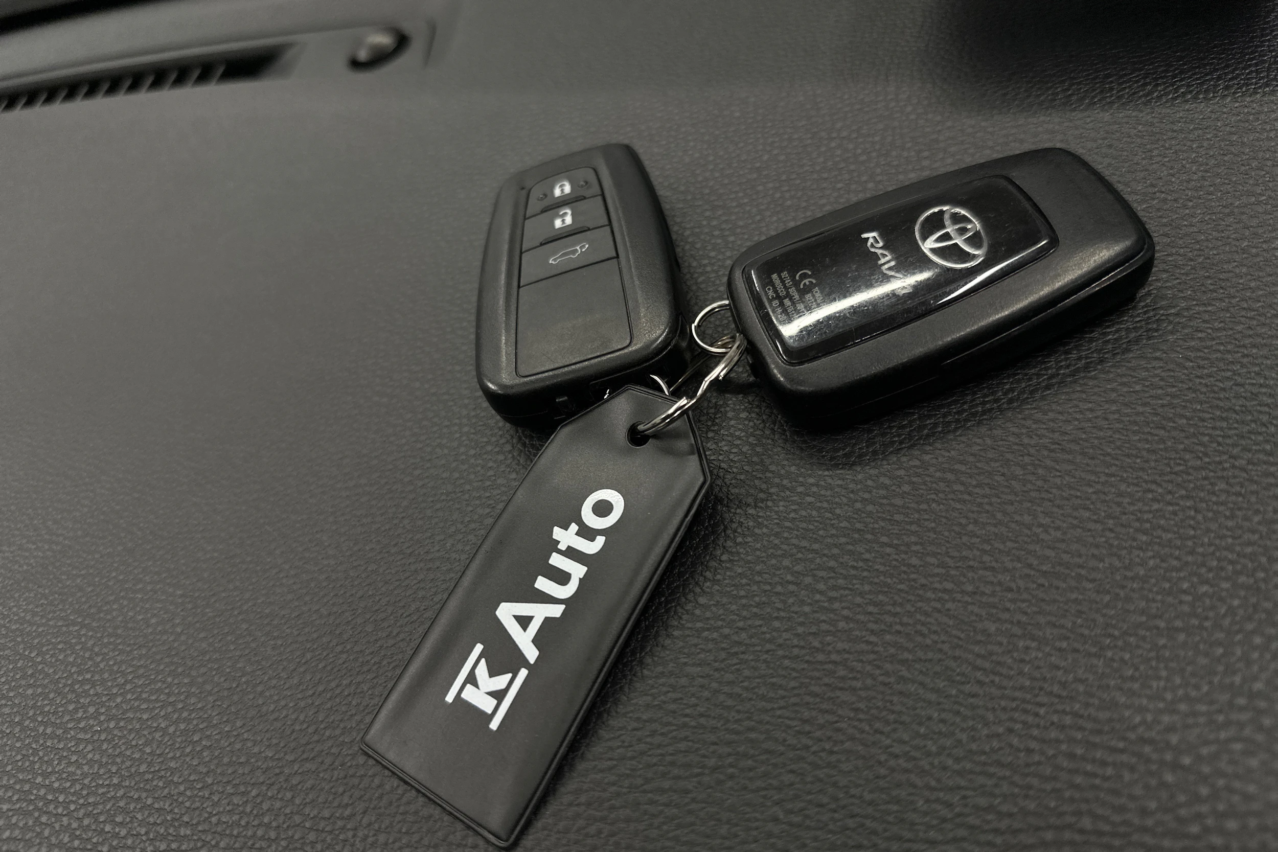 punainen Toyota RAV4 2020 kuva 27.