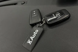 punainen Toyota RAV4 2020 kuva 27.