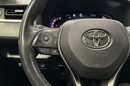 musta Toyota RAV4 2020 kuva 11.