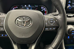 musta Toyota RAV4 2020 kuva 12.