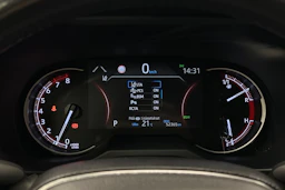 musta Toyota RAV4 2020 kuva 13.