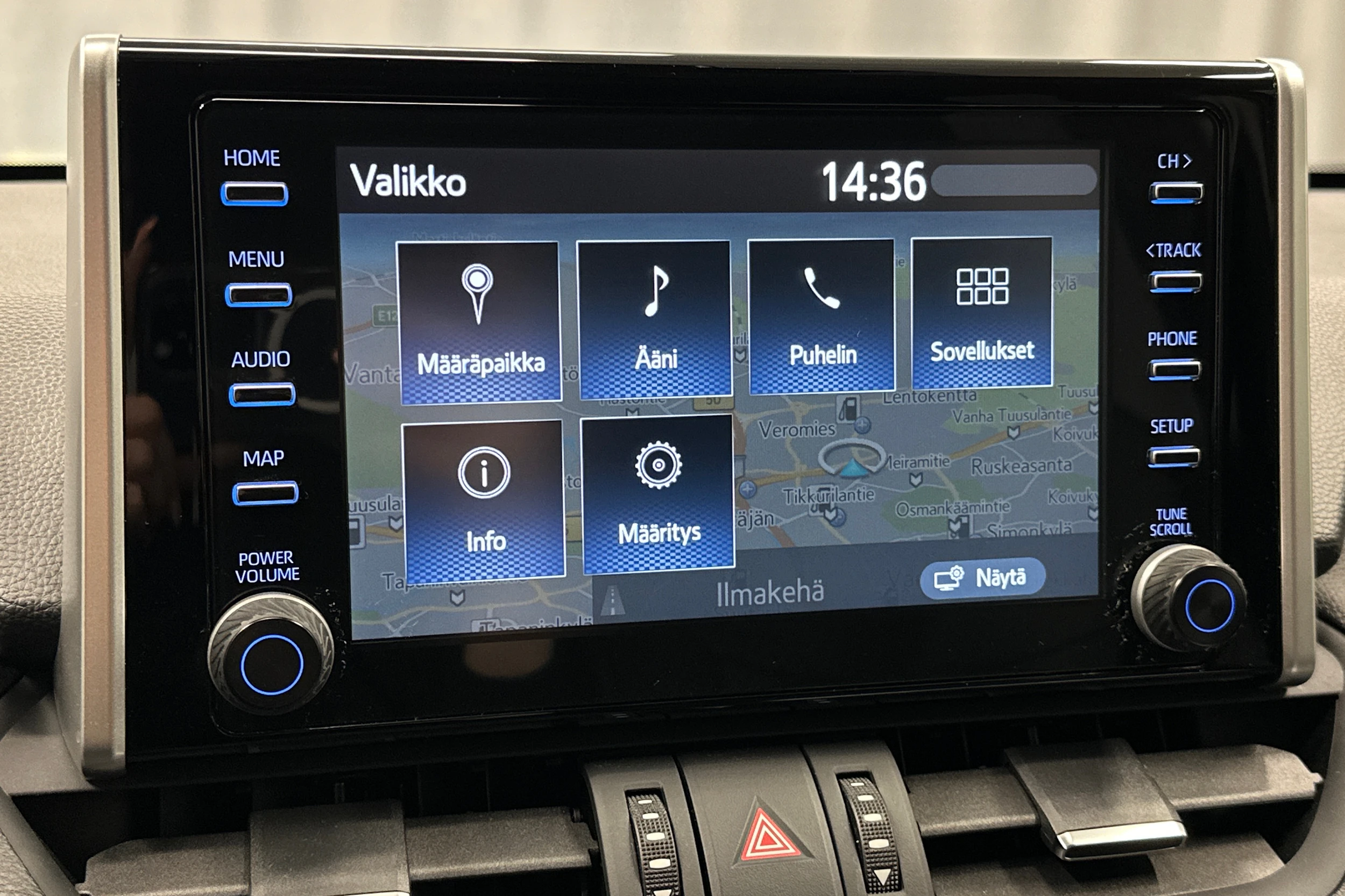 musta Toyota RAV4 2020 kuva 18.