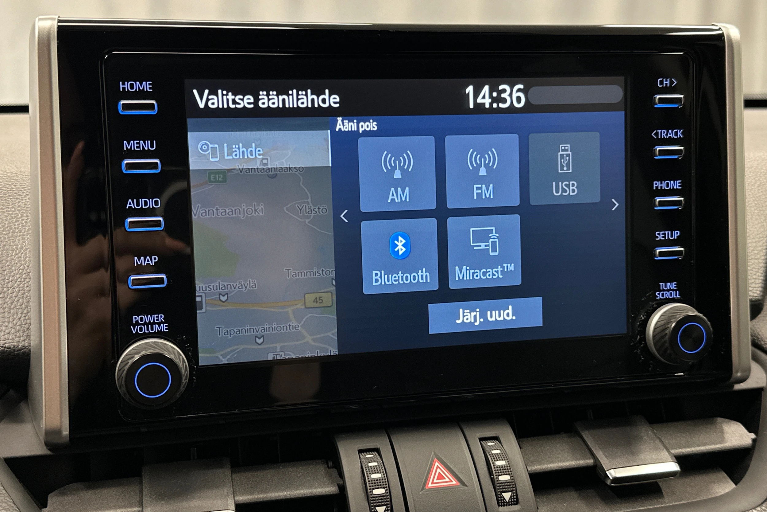 musta Toyota RAV4 2020 kuva 20.