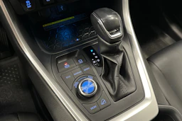 musta Toyota RAV4 2020 kuva 26.
