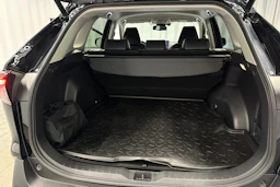 musta Toyota RAV4 2020 kuva 29.