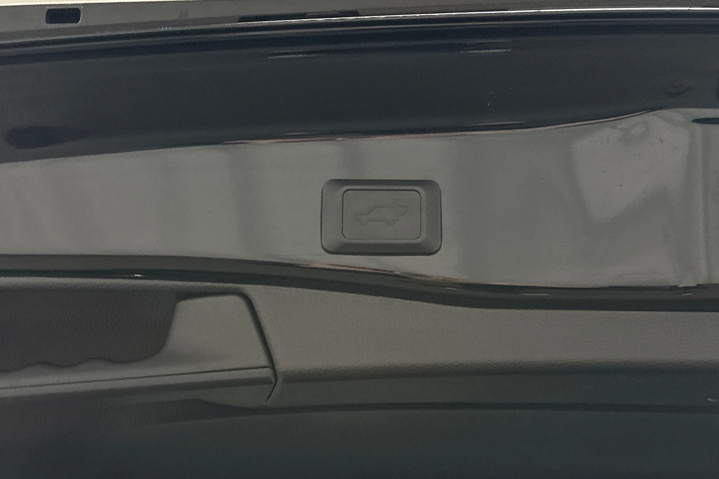 musta Toyota RAV4 2020 kuva 31.