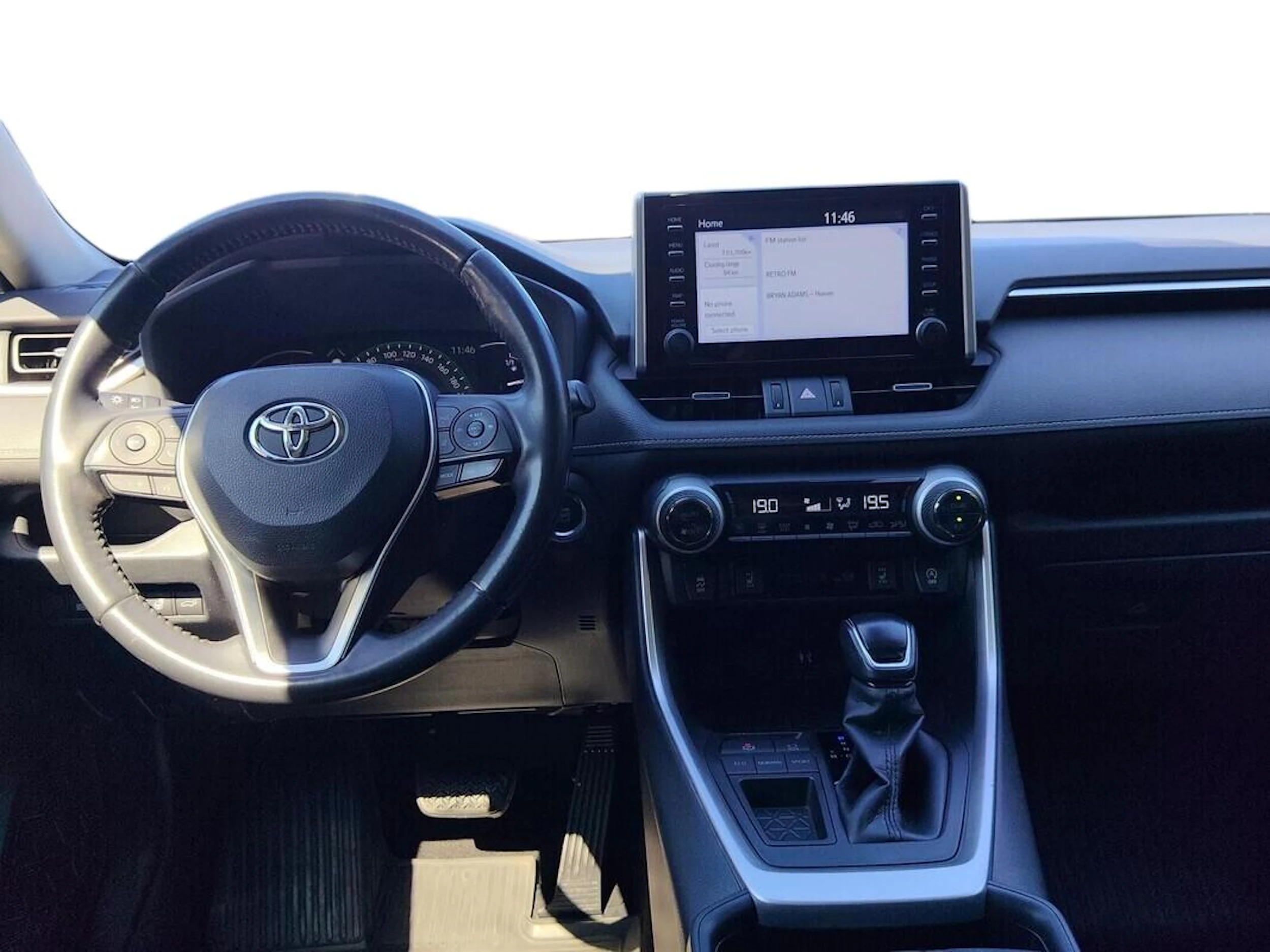 harmaa Toyota RAV4 2020 kuva 3.