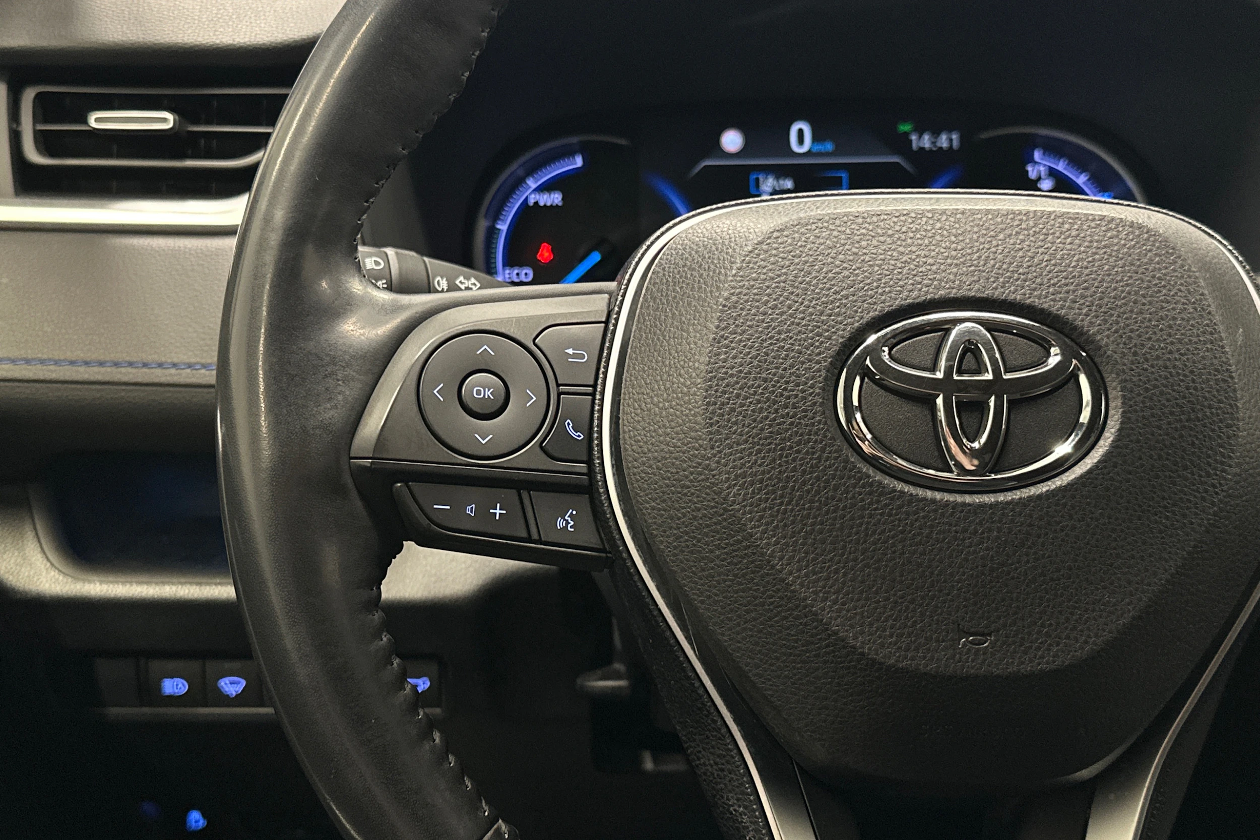 valkoinen Toyota RAV4 2020 kuva 11.