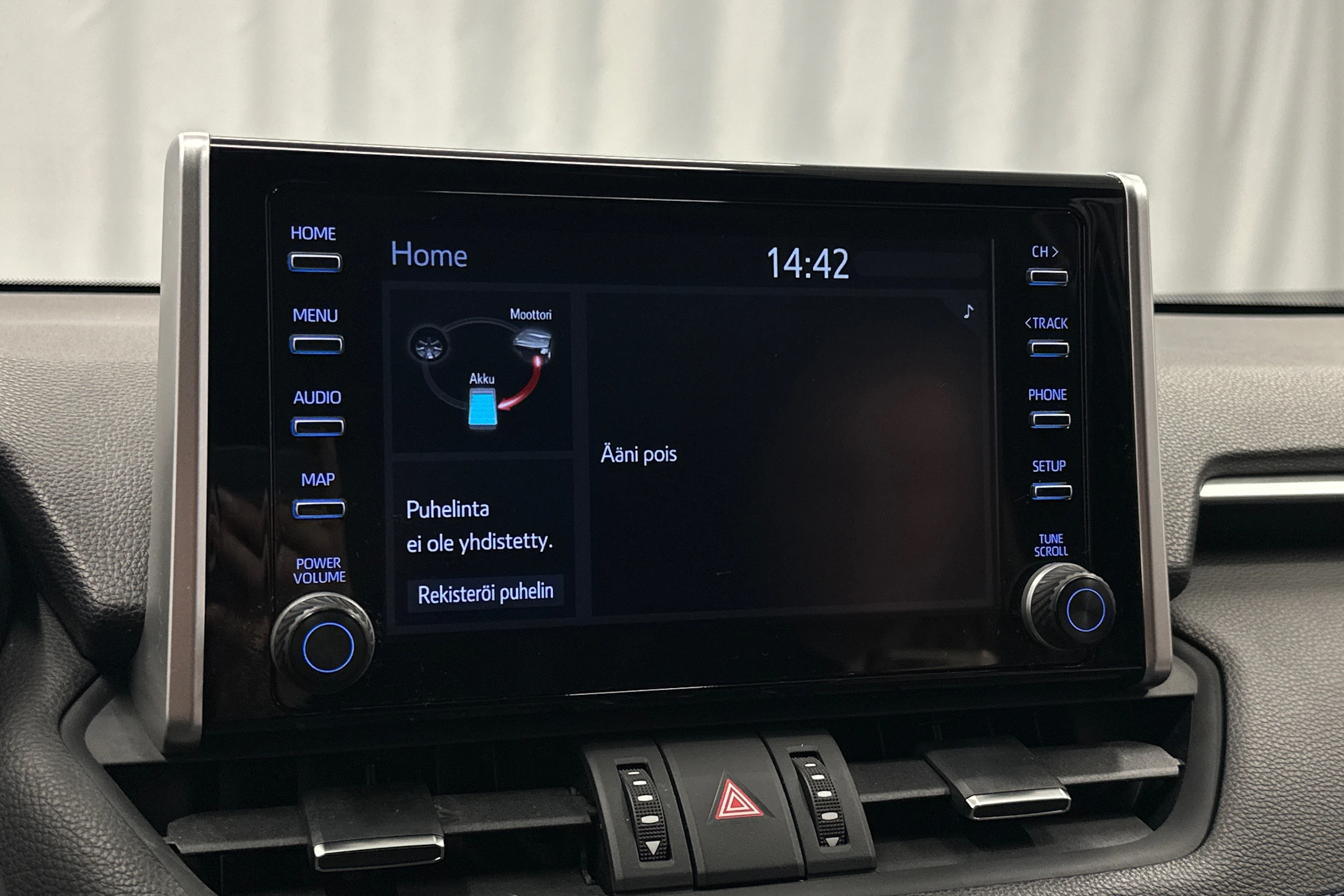 valkoinen Toyota RAV4 2020 kuva 16.