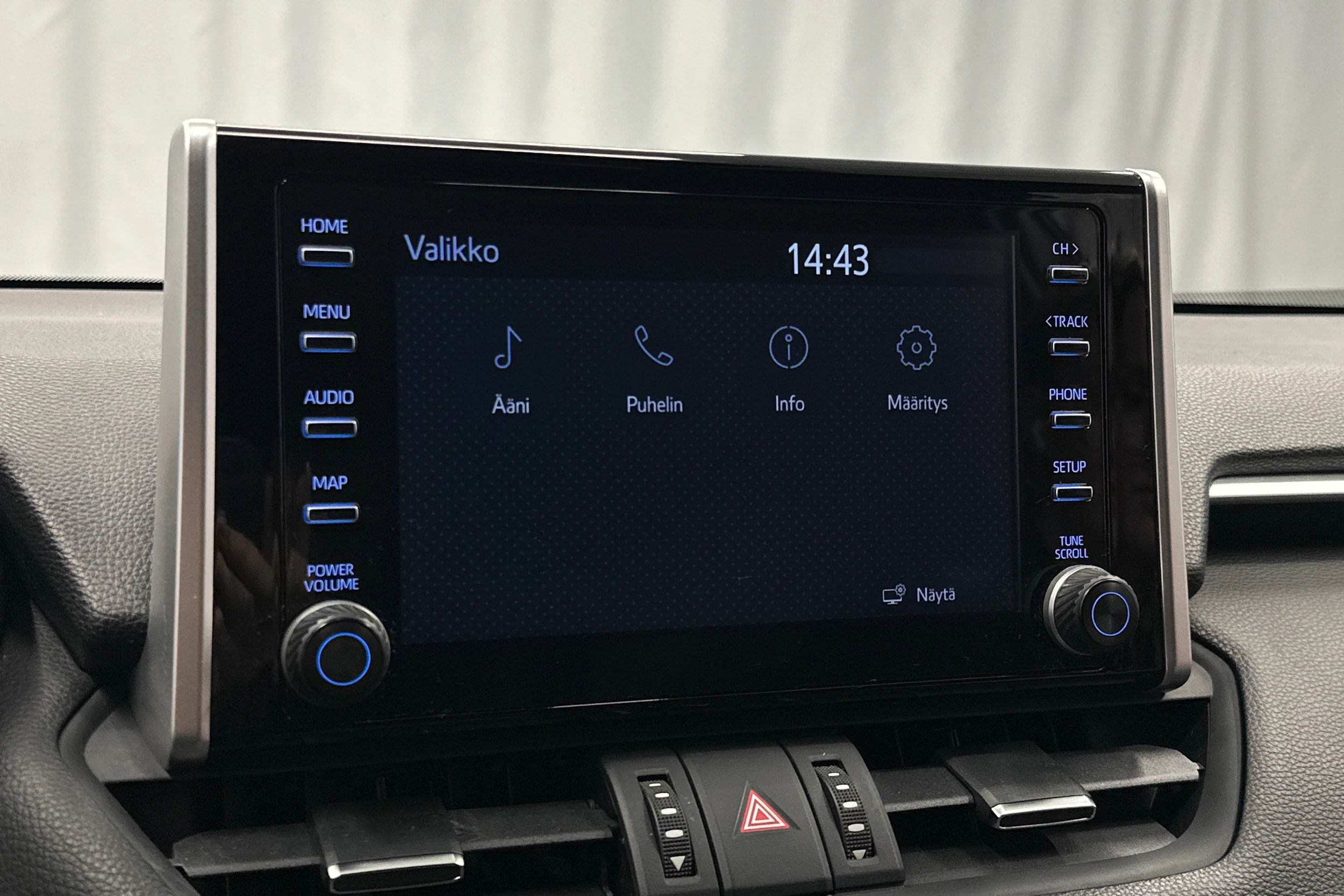 valkoinen Toyota RAV4 2020 kuva 17.