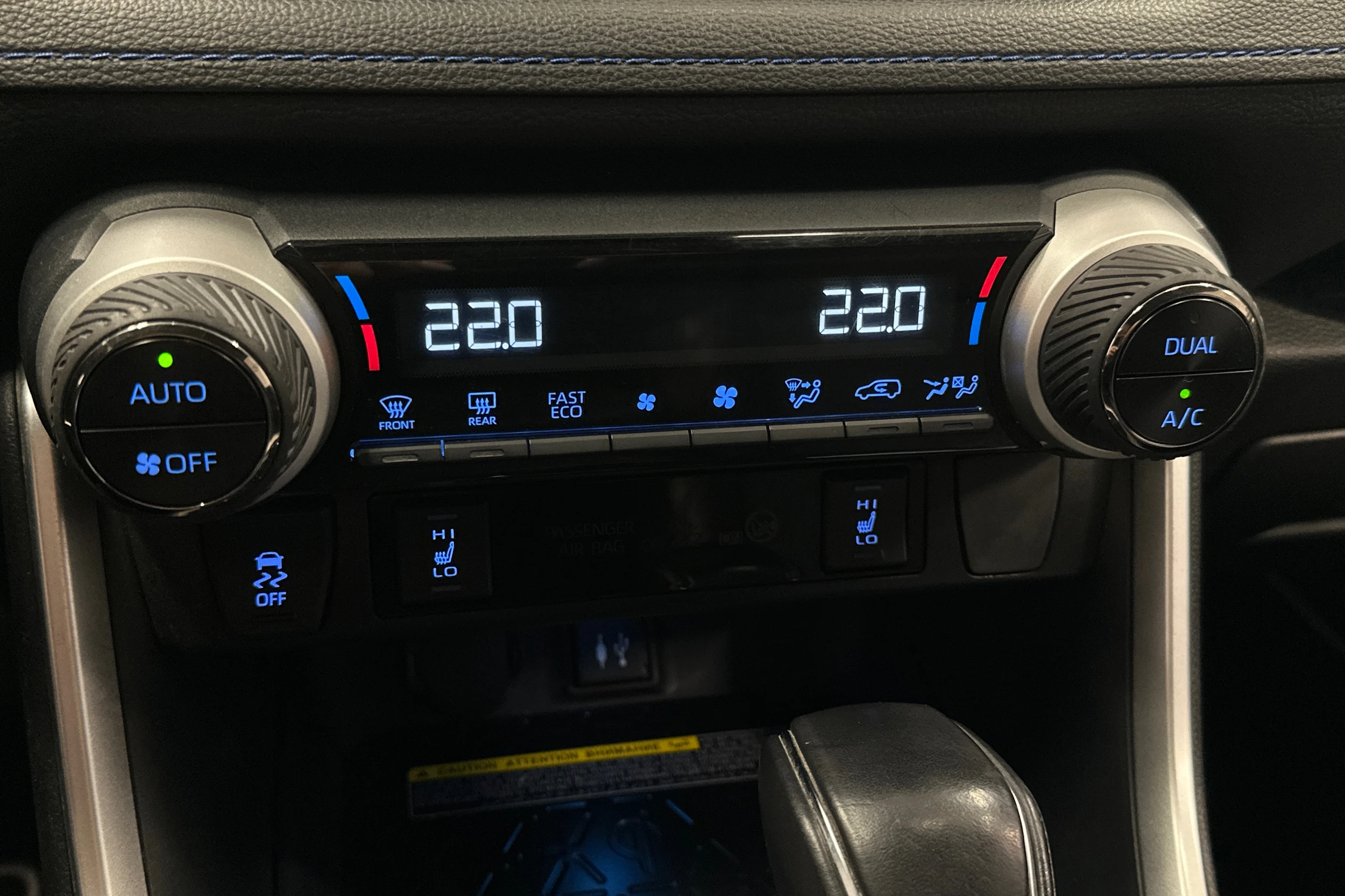 valkoinen Toyota RAV4 2020 kuva 24.