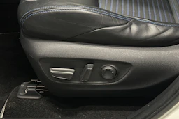 valkoinen Toyota RAV4 2020 kuva 26.