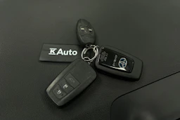 valkoinen Toyota RAV4 2020 kuva 30.