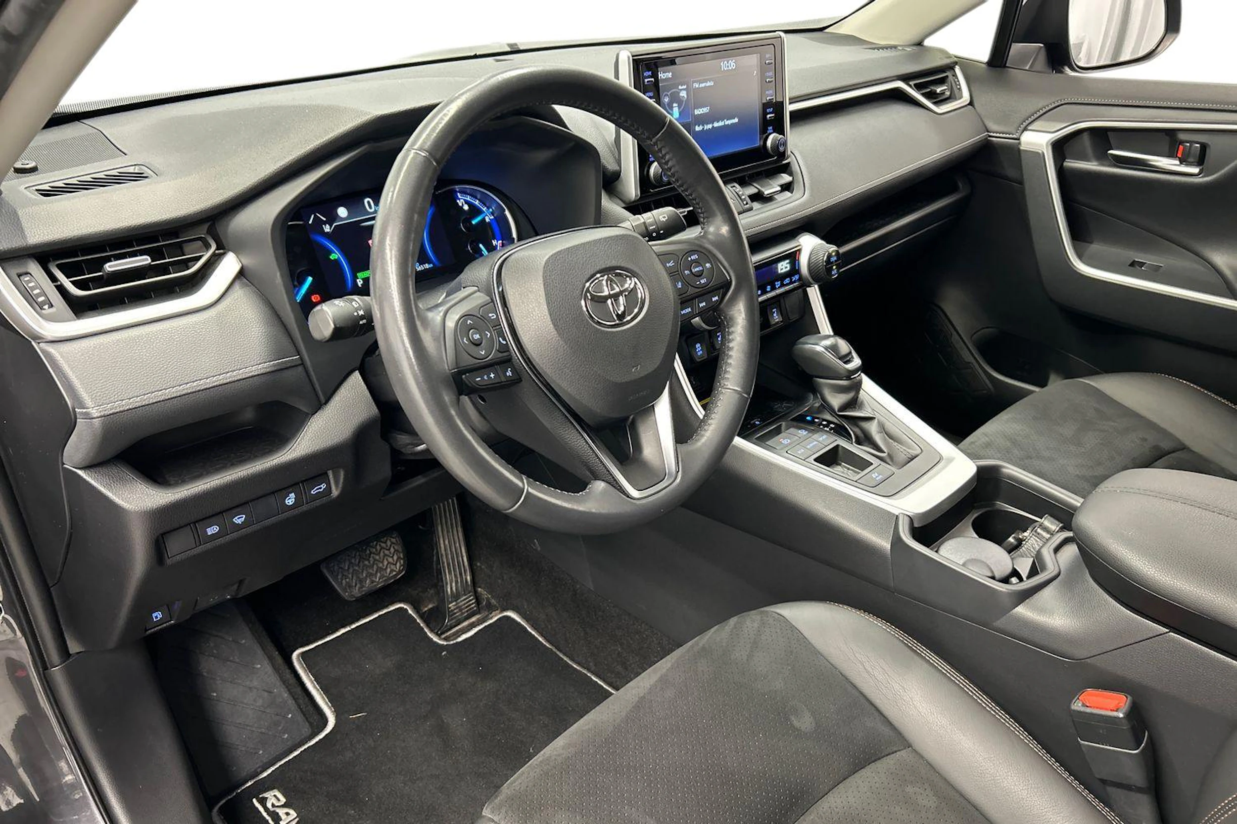 harmaa Toyota RAV4 2020 kuva 6.