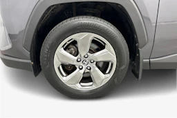 harmaa Toyota RAV4 2020 kuva 9.