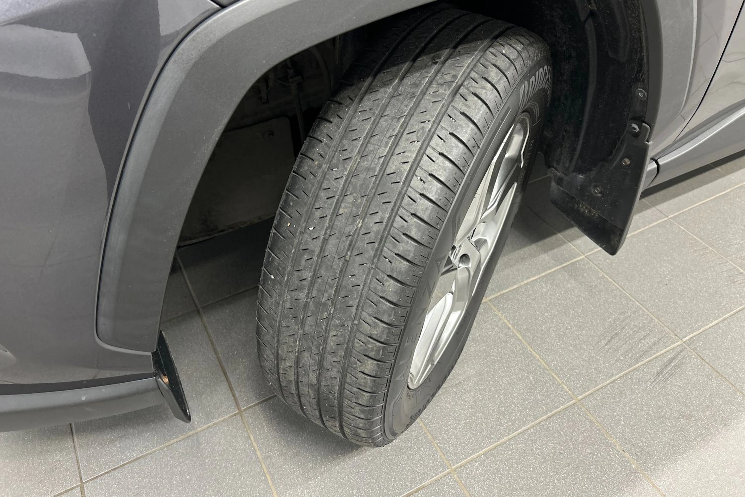 harmaa Toyota RAV4 2020 kuva 10.